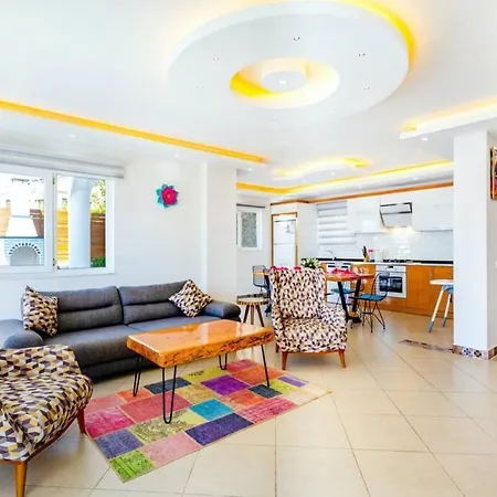 Kalkan Merkezde Deniz Manzaralı Müstakil Villa Lotus Villa