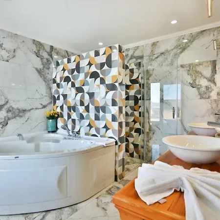 Kalkan Merkezde Deniz Manzaralı Müstakil Villa Lotus Villa