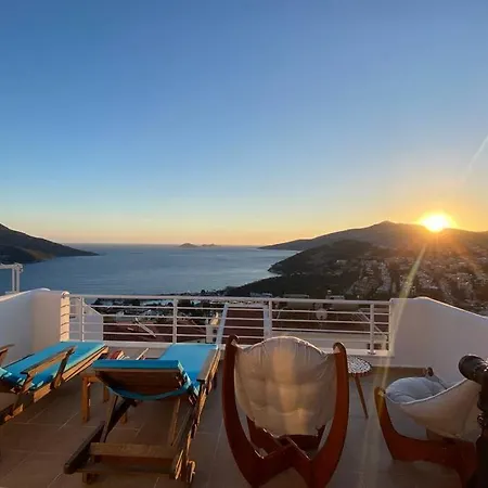 Kalkan Merkezde Deniz Manzaralı Müstakil Villa Lotus